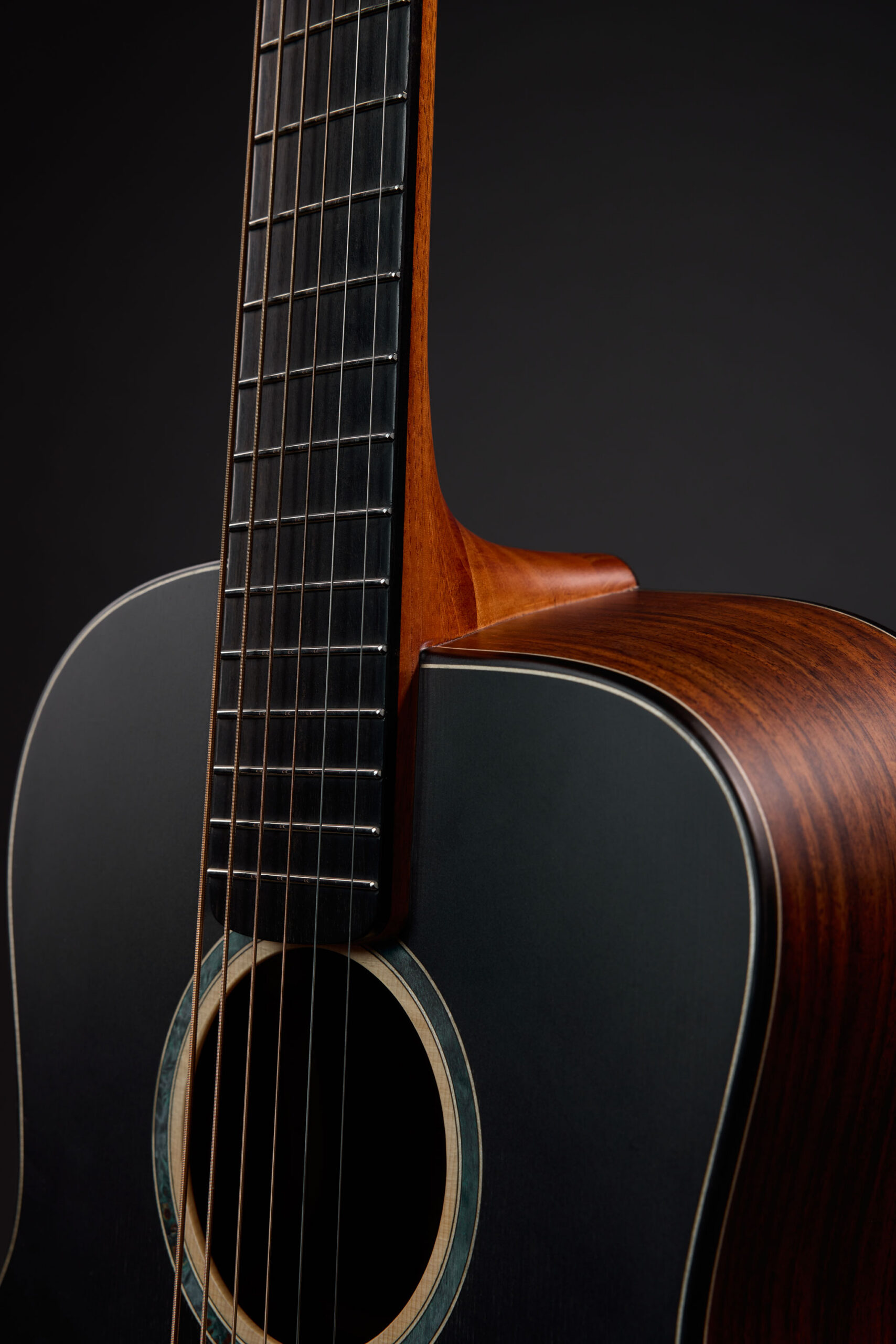 Close-up of Thom Orgler Guitars’ Comfortwave—3D-bent side contour at the neck joint—designed for easier upper-fret access and ergonomic playing.